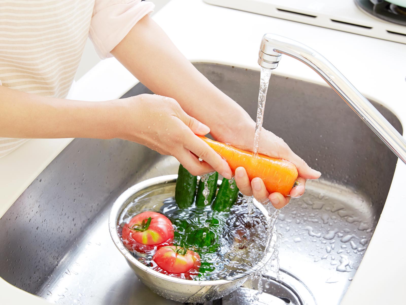 How to Make Homemade Fruit and Vegetable Wash – Healing Gourmet pin