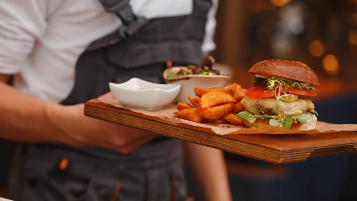 Why Dining Out Increases Your Risk for Early Death