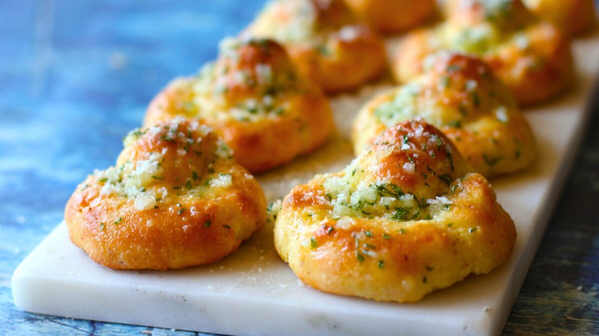 Keto Garlic Parmesan Knots
